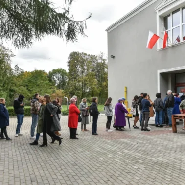 Głosowanie w lokalu wyborczym