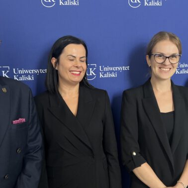 Uniwersytet Kaliski badania Polaków